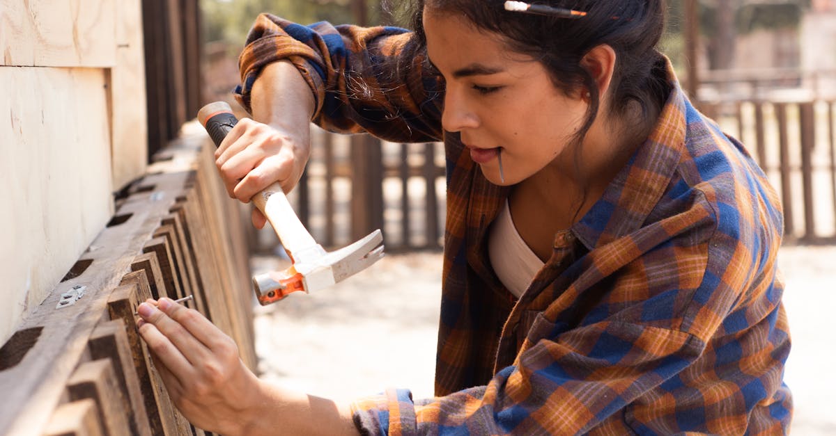 What paint to use on fence posts?